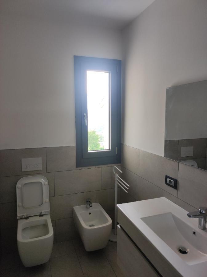 Luminoso Appartamento Vista Lago Solto Collina Luaran gambar