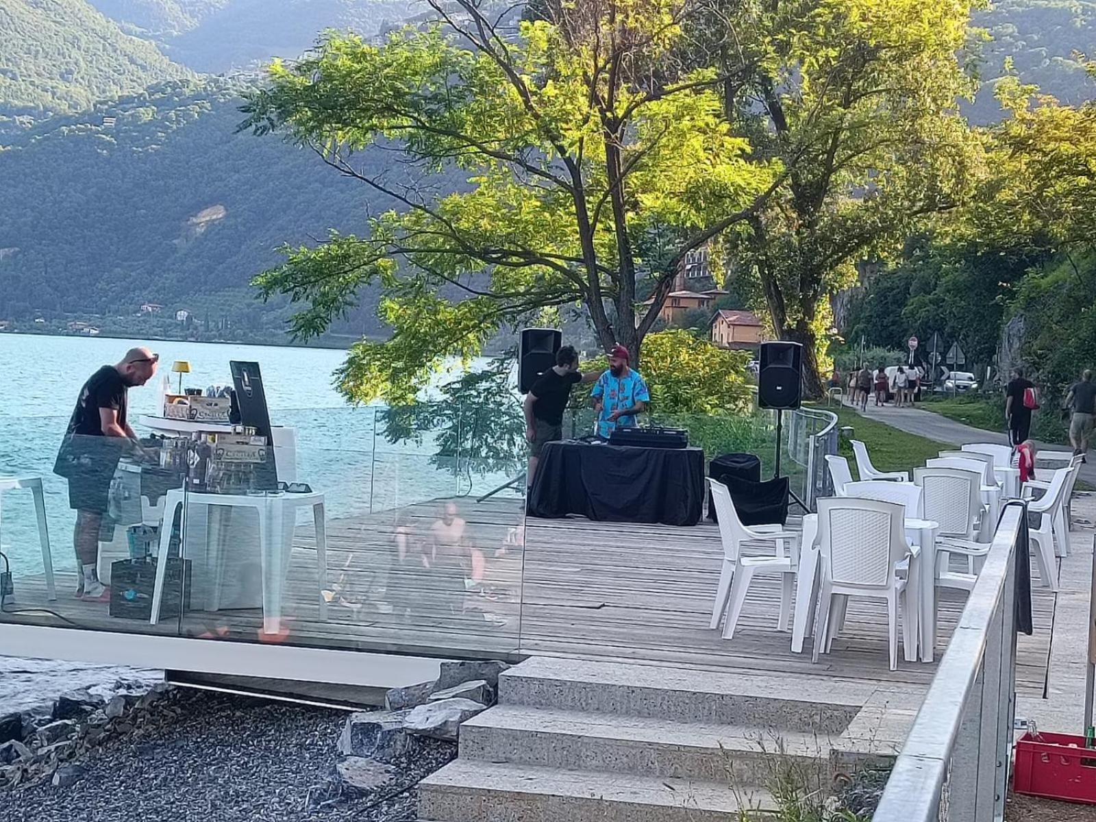Luminoso Appartamento Vista Lago Solto Collina Luaran gambar