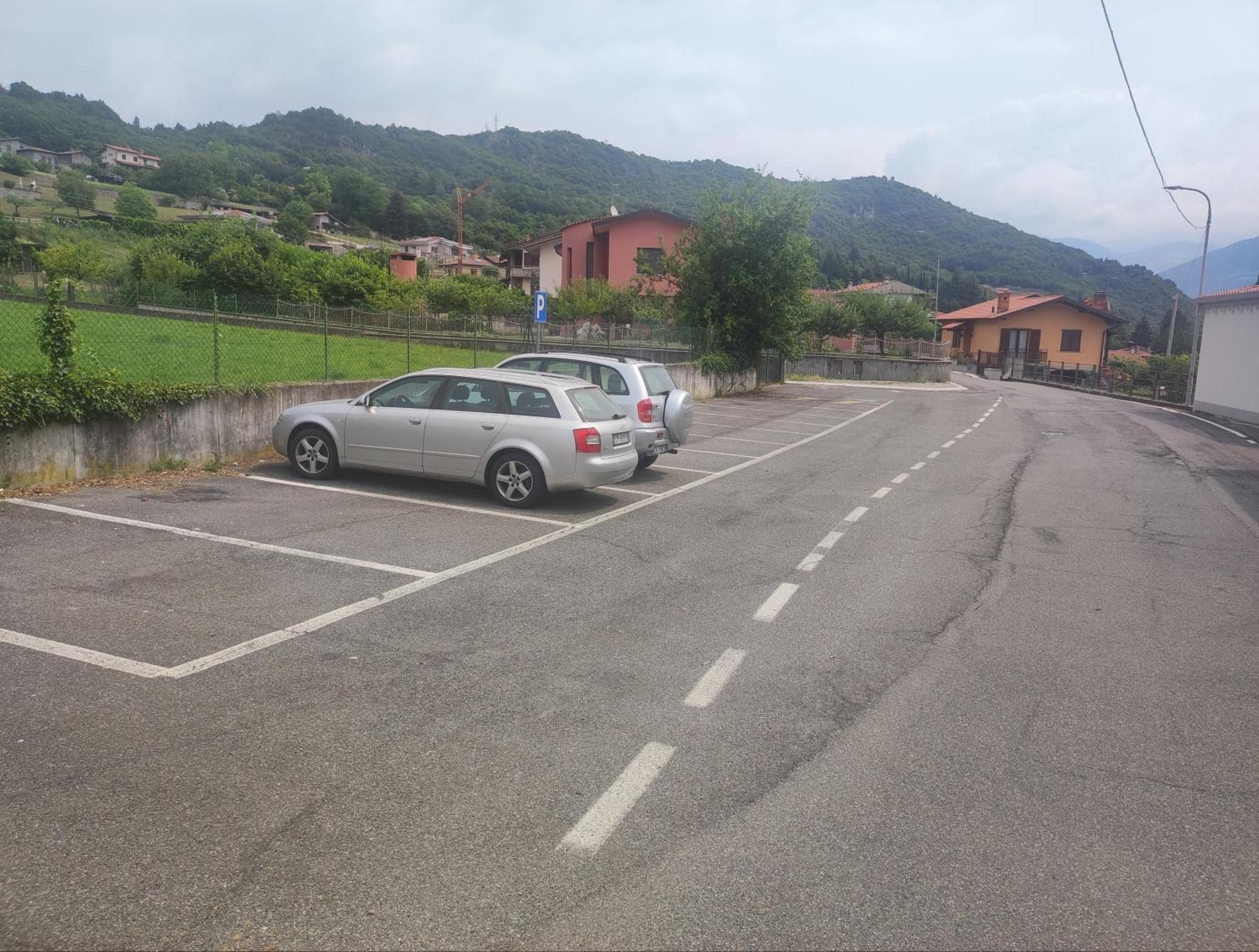 Luminoso Appartamento Vista Lago Solto Collina Luaran gambar
