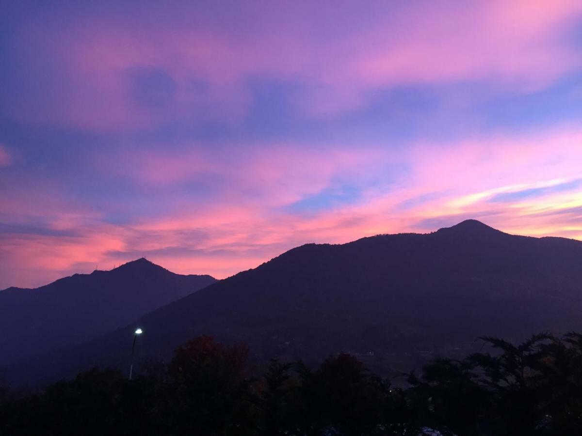 Luminoso Appartamento Vista Lago Solto Collina Luaran gambar